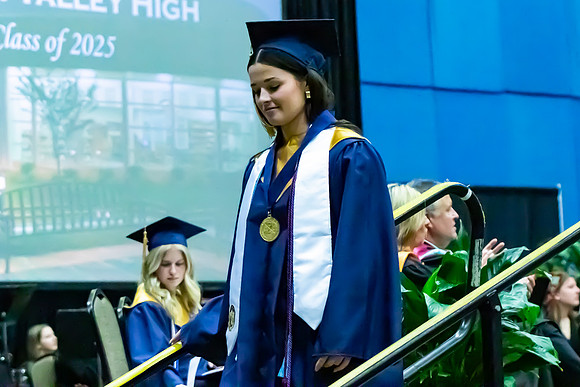 Caleigh_Ponn_Valedictorian_6341_4x6